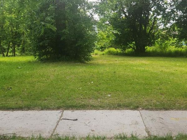 877 MANISTIQUE Street, Detroit, MI 48215