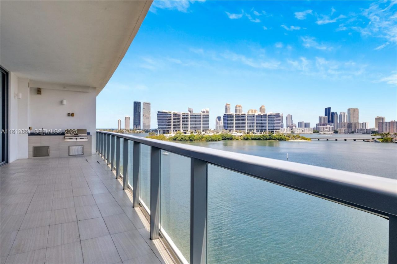 3300 NE 188 St., Unit 611, Aventura, FL 33180 Photo