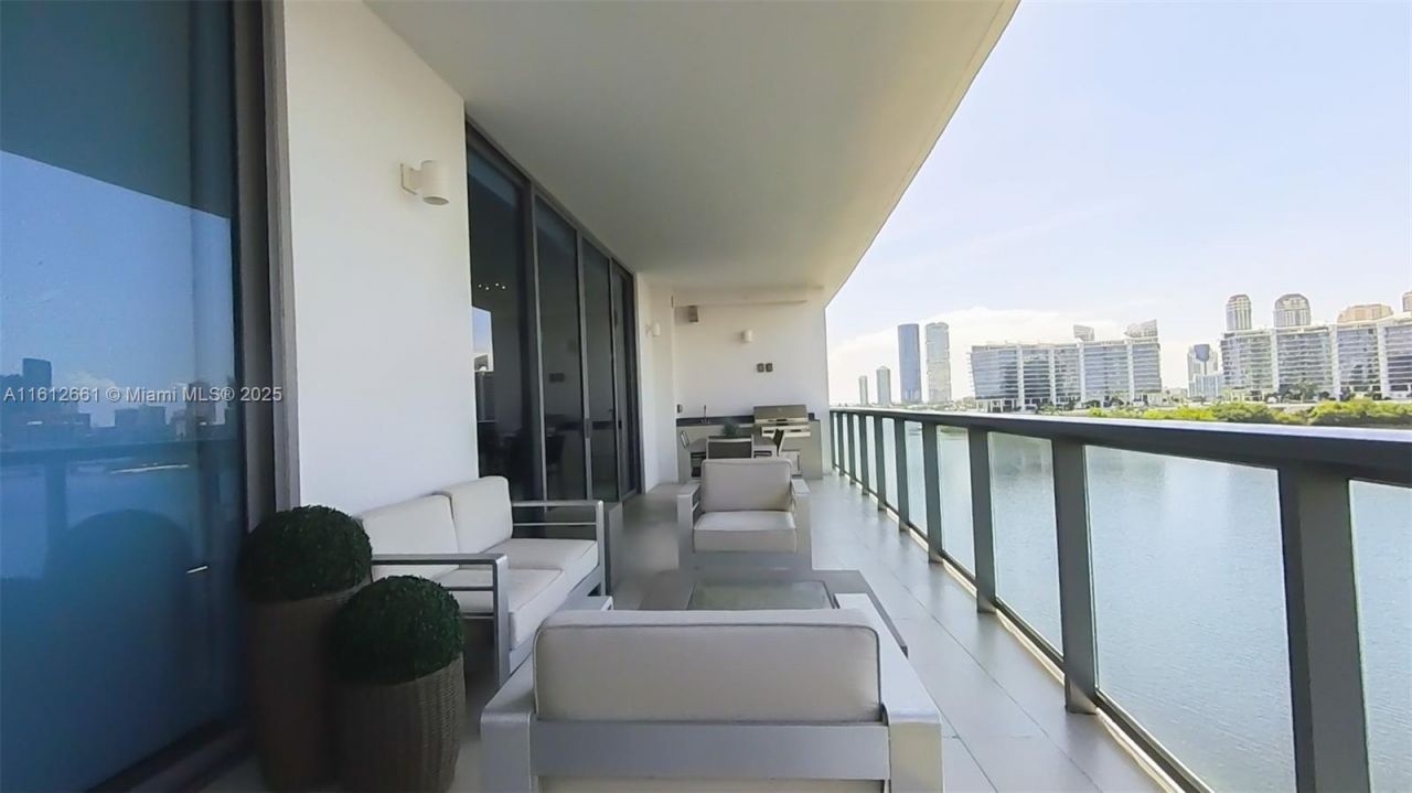 3300 NE 188 St., Unit 611, Aventura, FL 33180 Photo