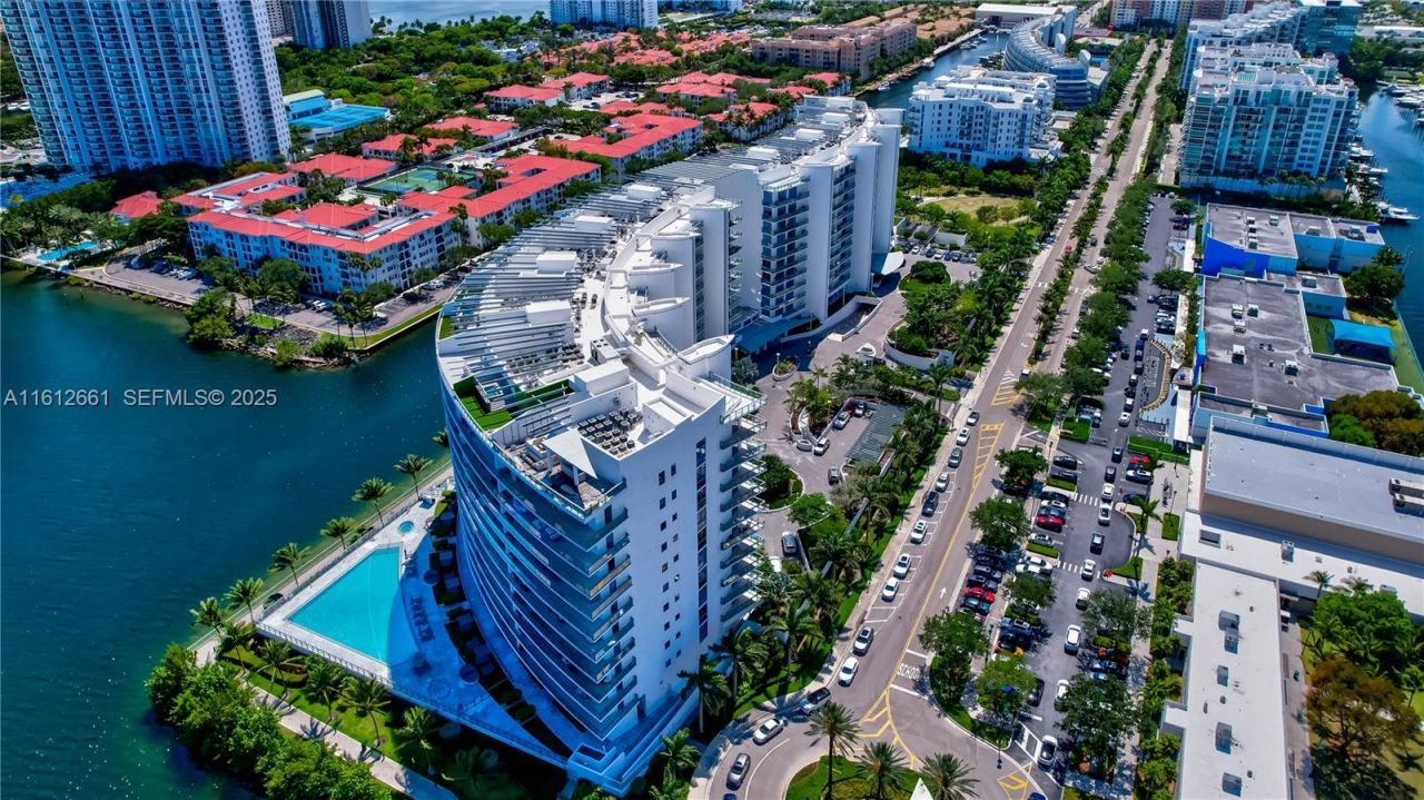 3300 NE 188 St., Unit 611, Aventura, FL 33180 Photo