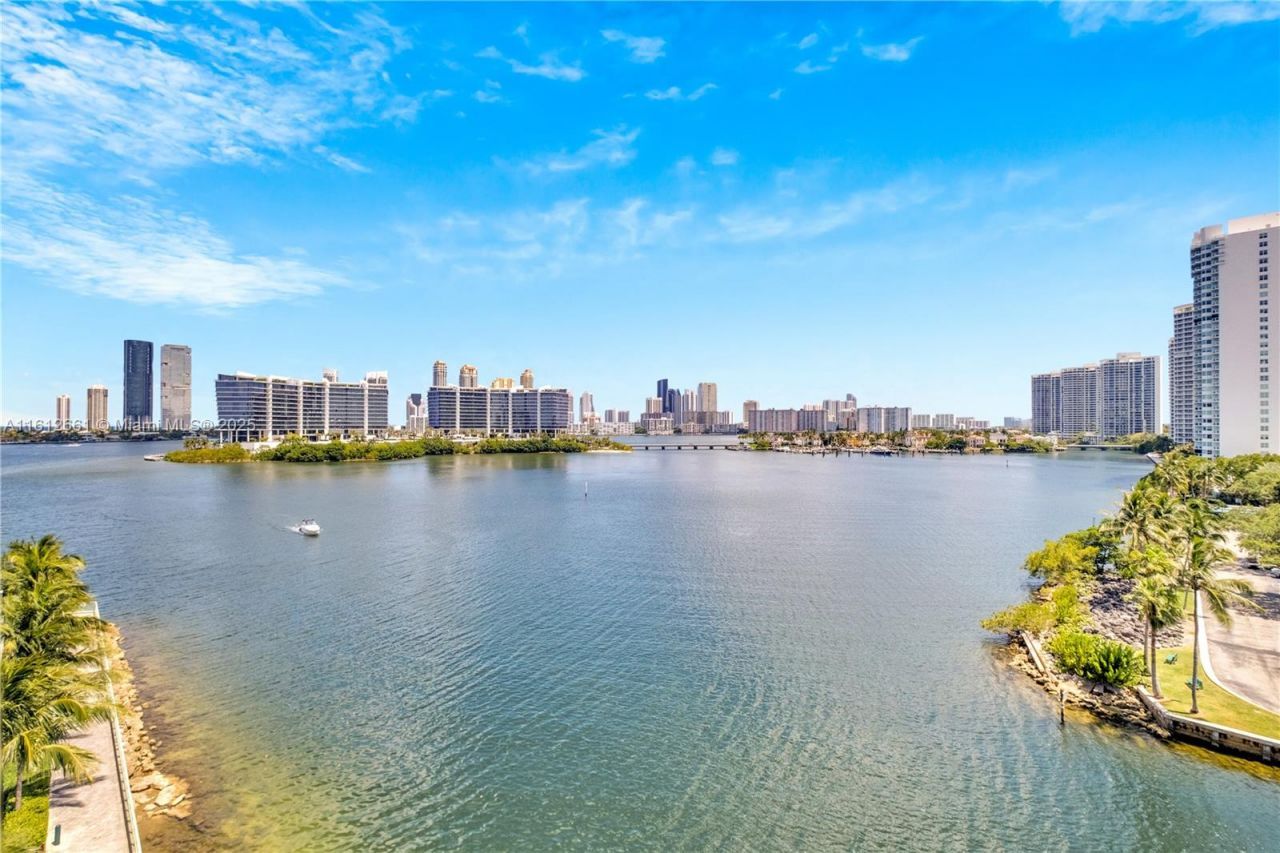 3300 NE 188 St., Unit 611, Aventura, FL 33180 Photo