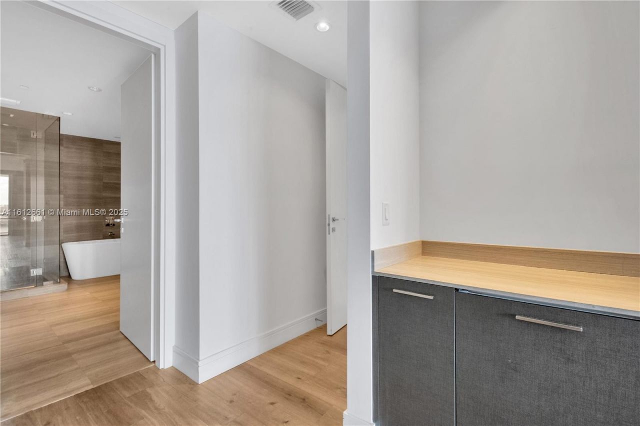 3300 NE 188 St., Unit 611, Aventura, FL 33180 Photo