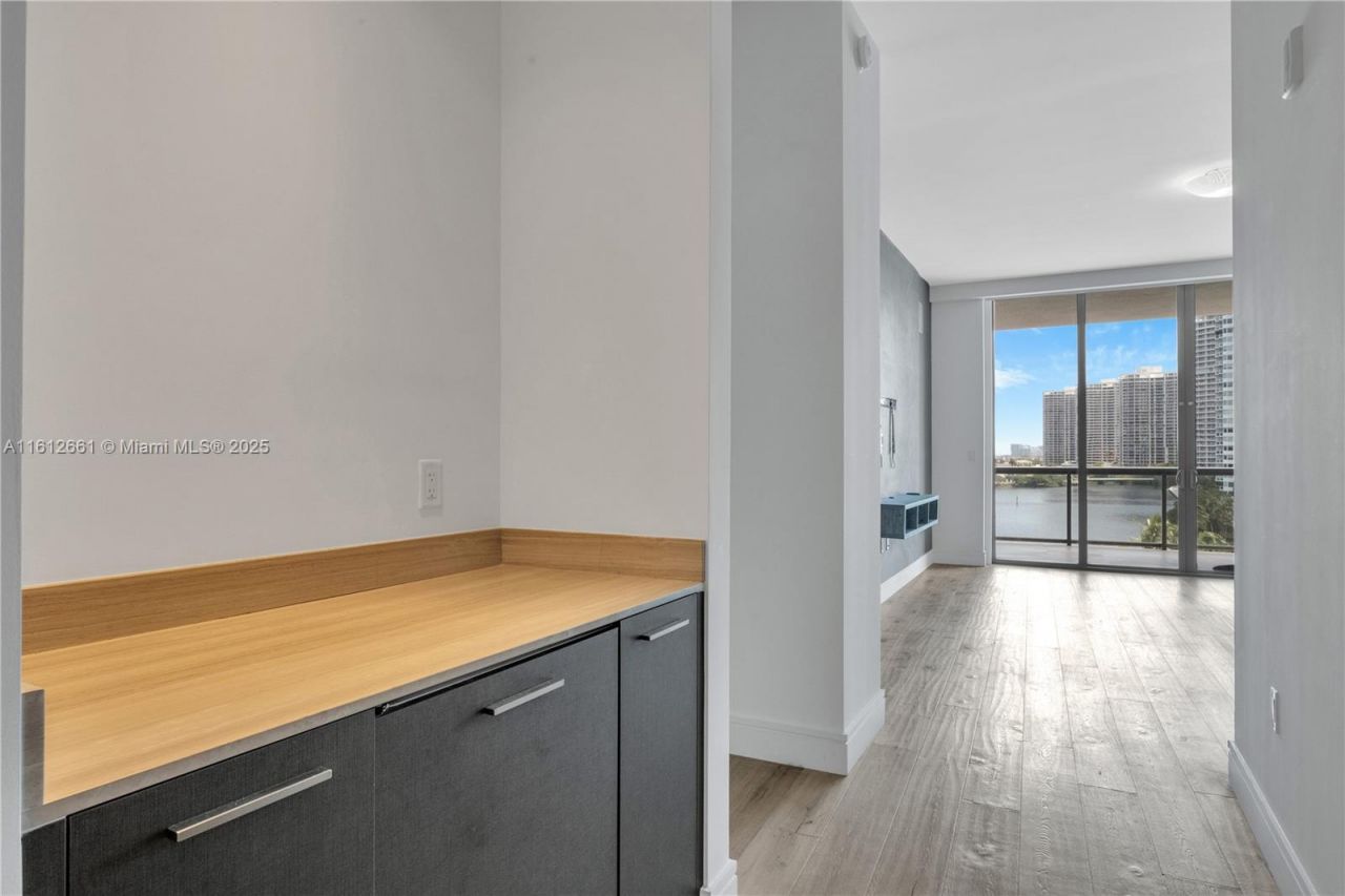 3300 NE 188 St., Unit 611, Aventura, FL 33180 Photo