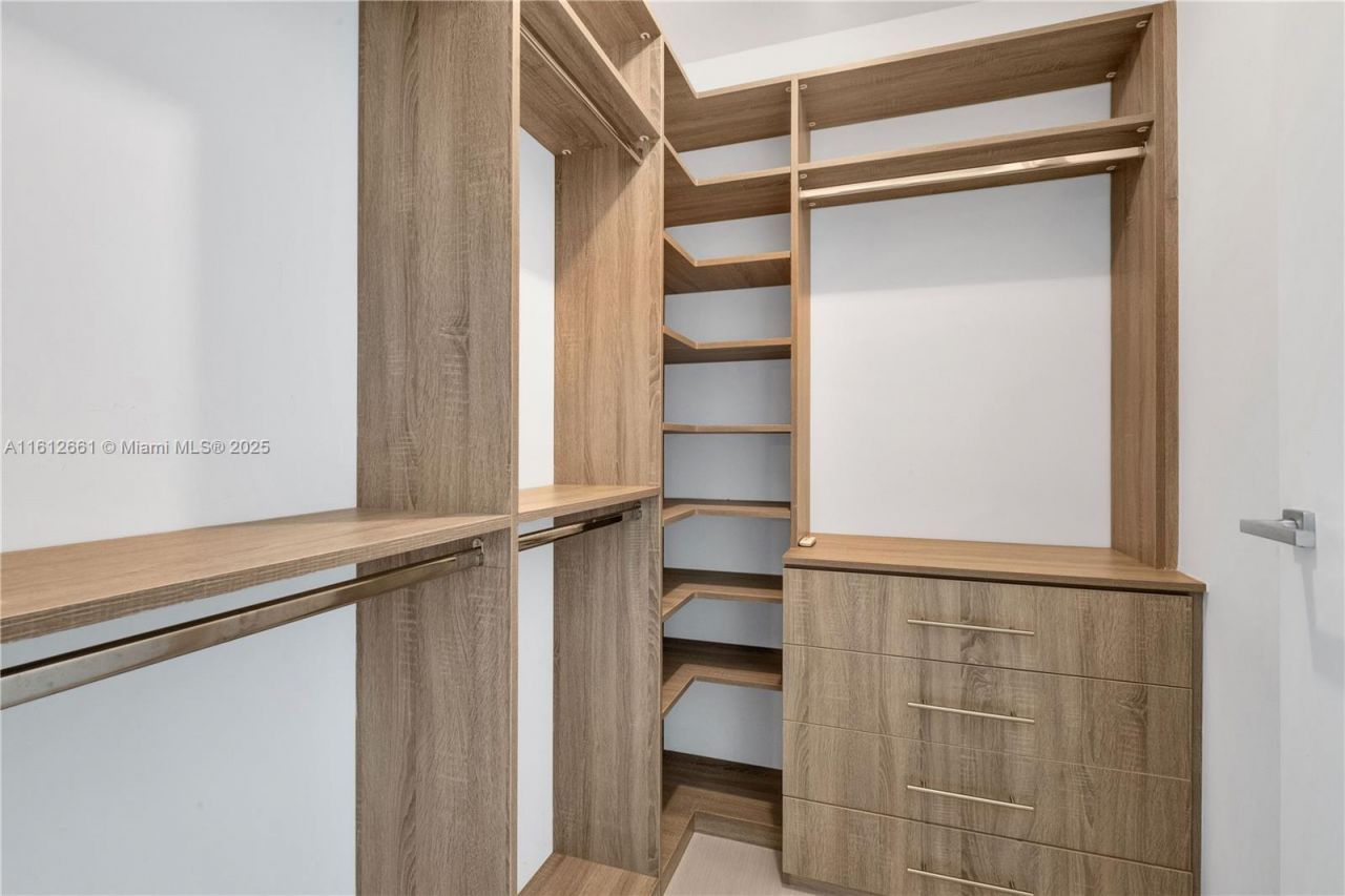 3300 NE 188 St., Unit 611, Aventura, FL 33180 Photo