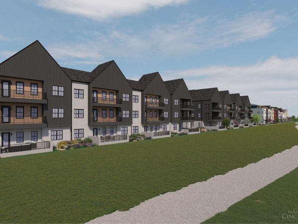 4270 Parkview Drive, Unit 201, Blue Ash, OH 45242