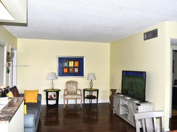 5300 Washington St, Unit D309, Hollywood, FL 33021