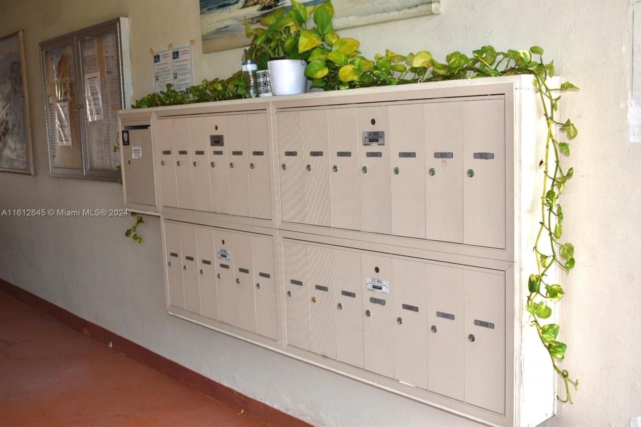 5300 Washington St, Unit D309, Hollywood, FL 33021 Photo