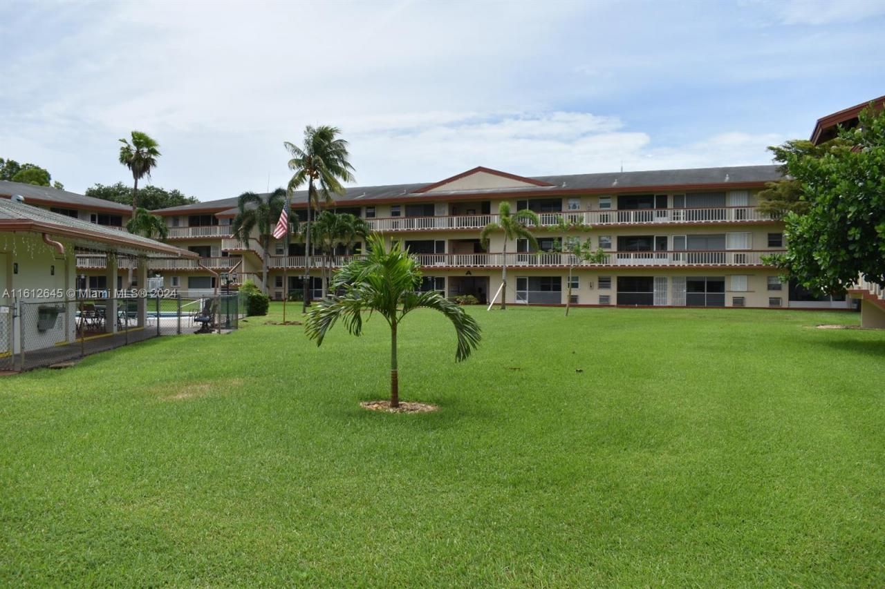 5300 Washington St, Unit D309, Hollywood, FL 33021 Photo