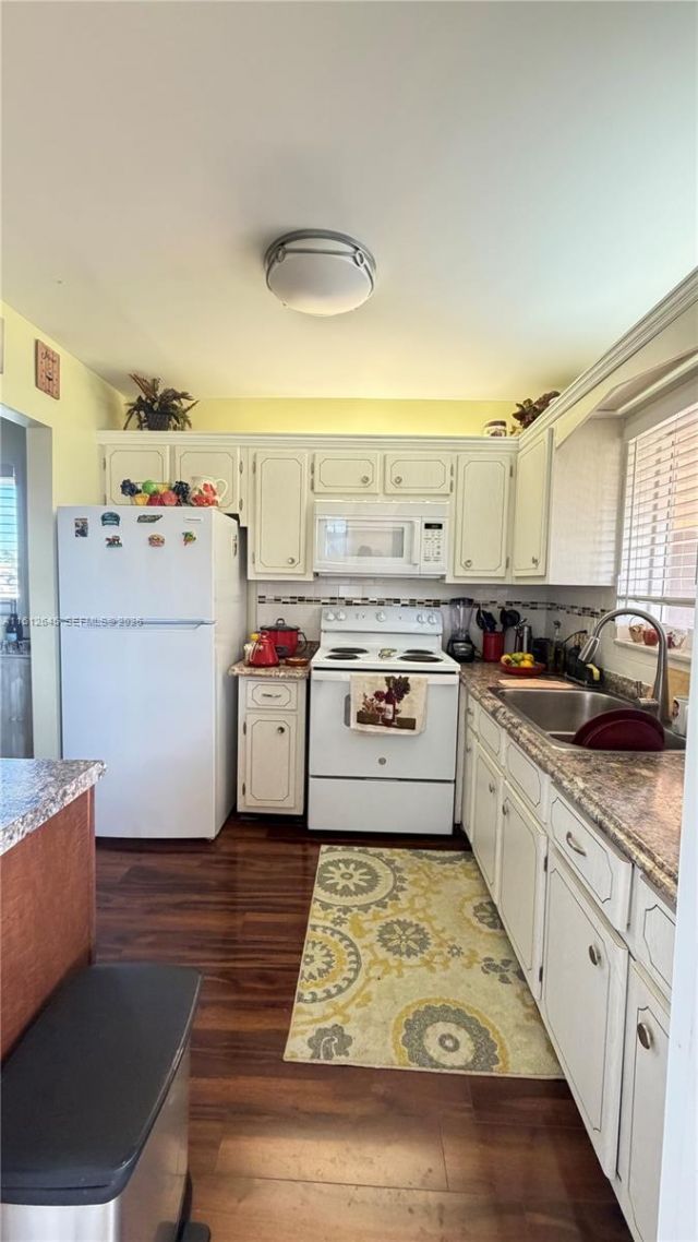 5300 Washington St, Unit D309, Hollywood, FL 33021 Photo