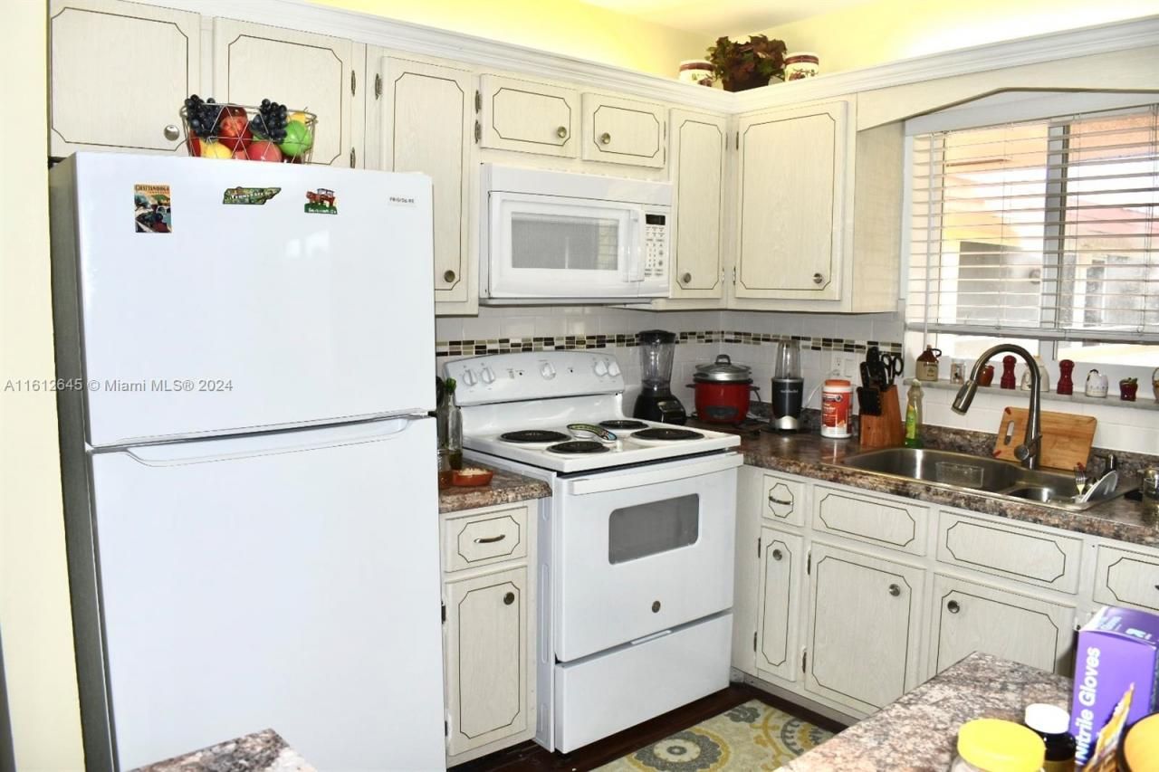 5300 Washington St, Unit D309, Hollywood, FL 33021 Photo