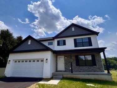 327 W FRITZ AVENUE, QUARRYVILLE, PA 17566