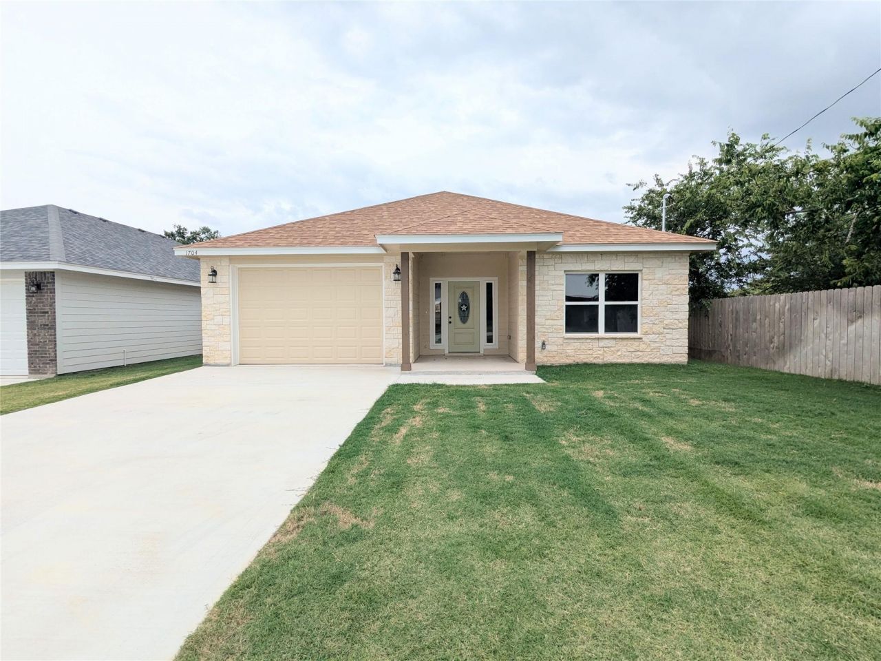 1704 E Avenue G, Lampasas, TX 76550 Main Photo