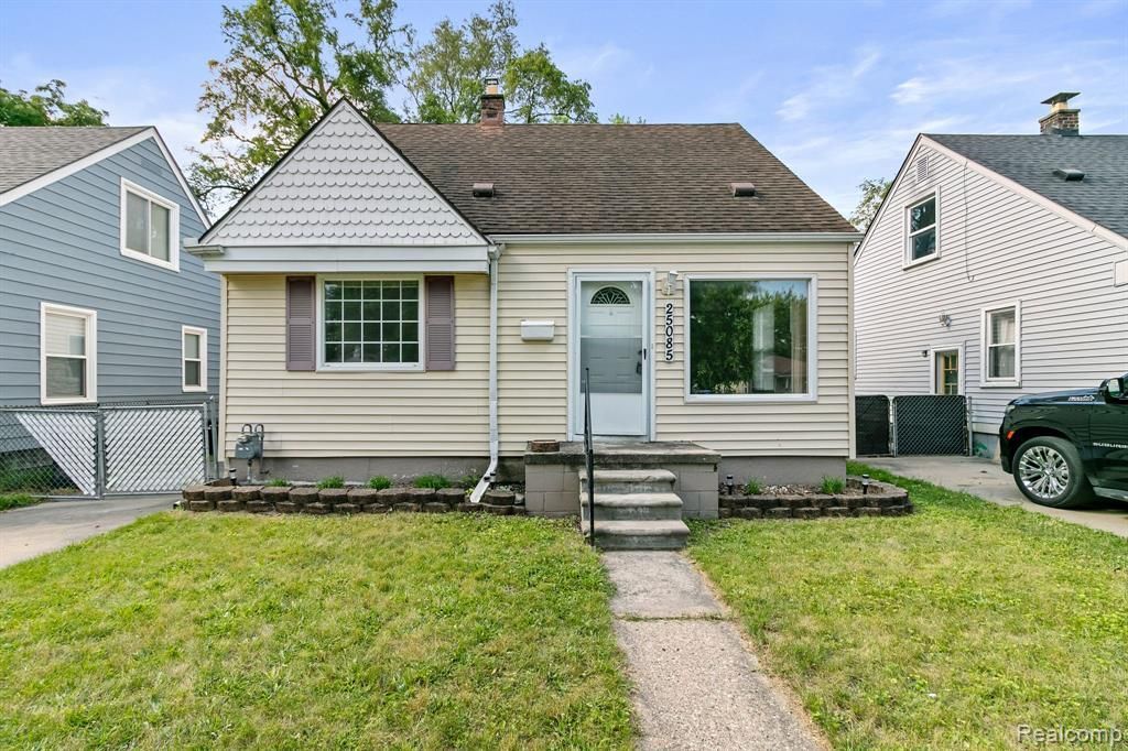25085 Colgate Street, Dearborn Heights, MI 48125 Main Photo
