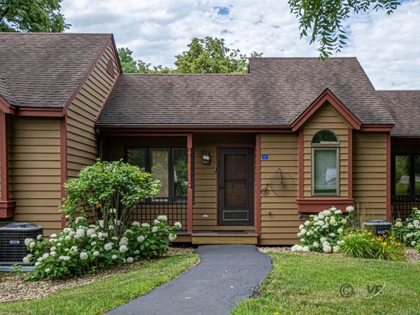 27 Oak Glen, GALENA, IL 61036