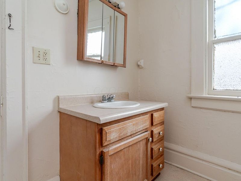 9-11-15 E Norwich Avenue, Columbus, OH 43201 Photo 9