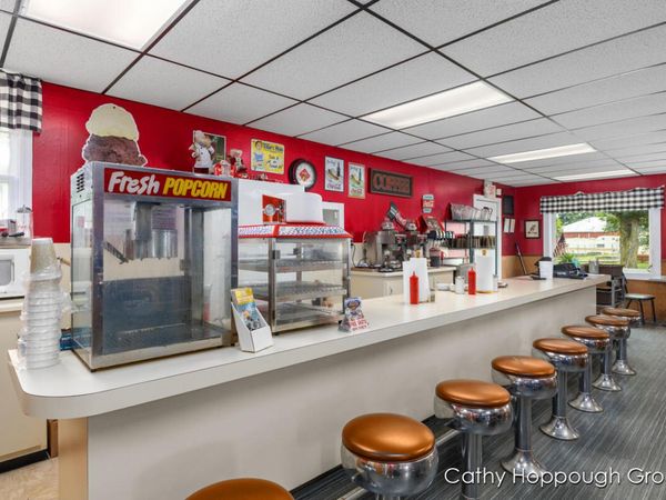 112 N State Street, Freeport, MI 49325