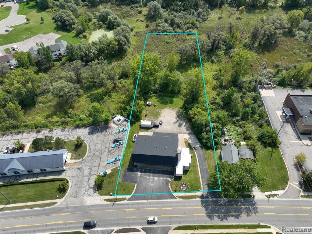 1066 E M 36, Pinckney Vlg, MI 48169 Main Photo