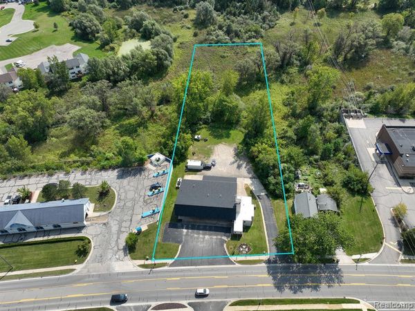 1066 E M 36, Pinckney Vlg, MI 48169