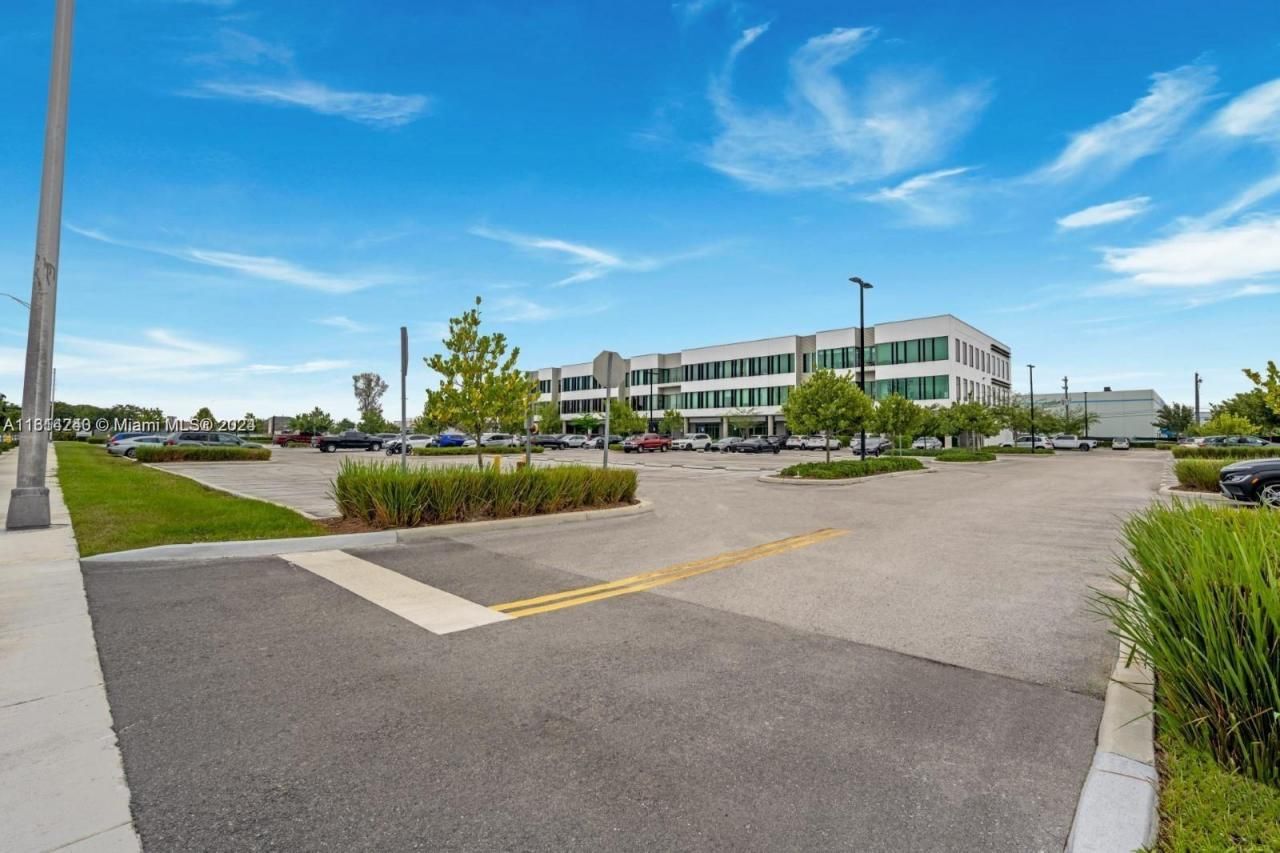 1695 NW 110th Ave, Unit 100, Sweetwater, FL 33172 Photo