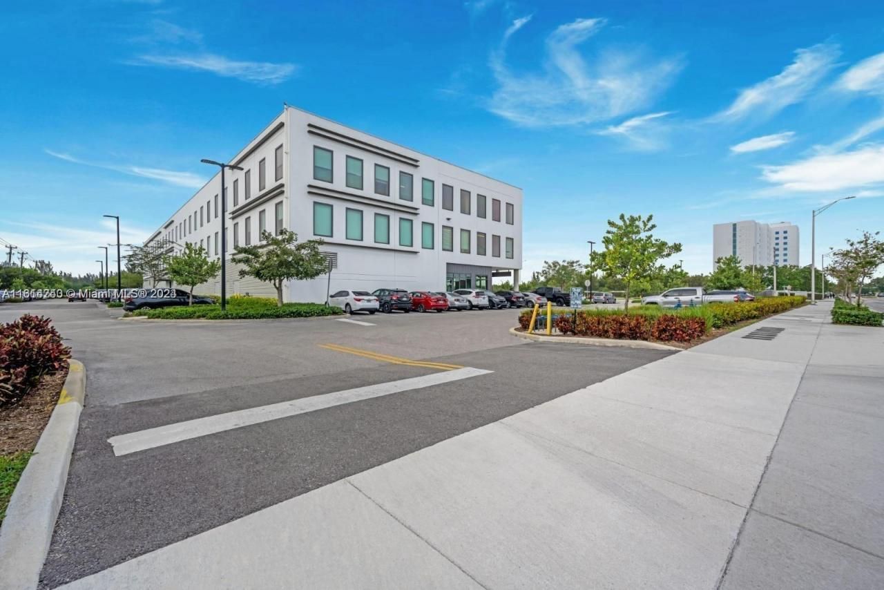 1695 NW 110th Ave, Unit 100, Sweetwater, FL 33172 Photo