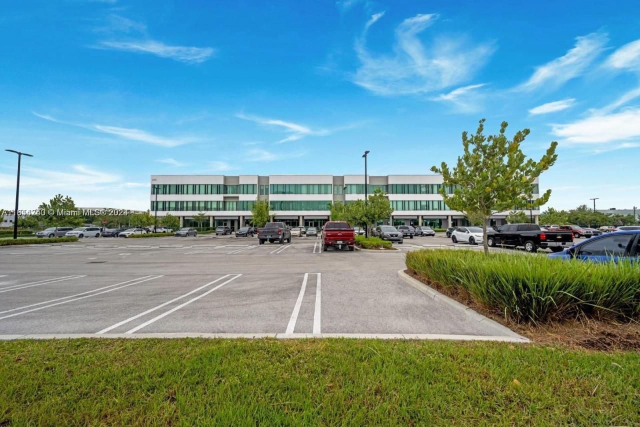 1695 NW 110th Ave, Unit 100, Sweetwater, FL 33172 Photo