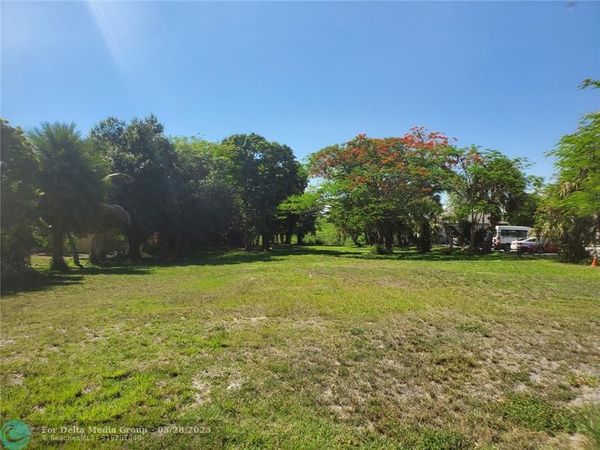 1697 E Main St, Pahokee, FL 33476