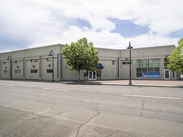 202 S Riverside Avenue, Medford, OR 97501