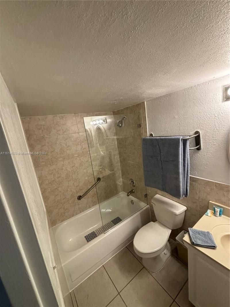 19201 Collins Ave, Unit 934, Sunny Isles Beach, FL 33160 Photo