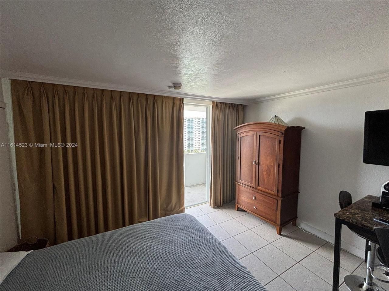 19201 Collins Ave, Unit 934, Sunny Isles Beach, FL 33160 Photo