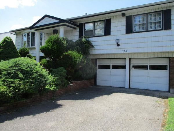 750 University Street, North Woodmere, NY 11581