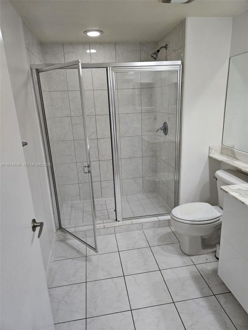 2775 NE Ne 187th St, Unit 323, Aventura, FL 33180 Photo