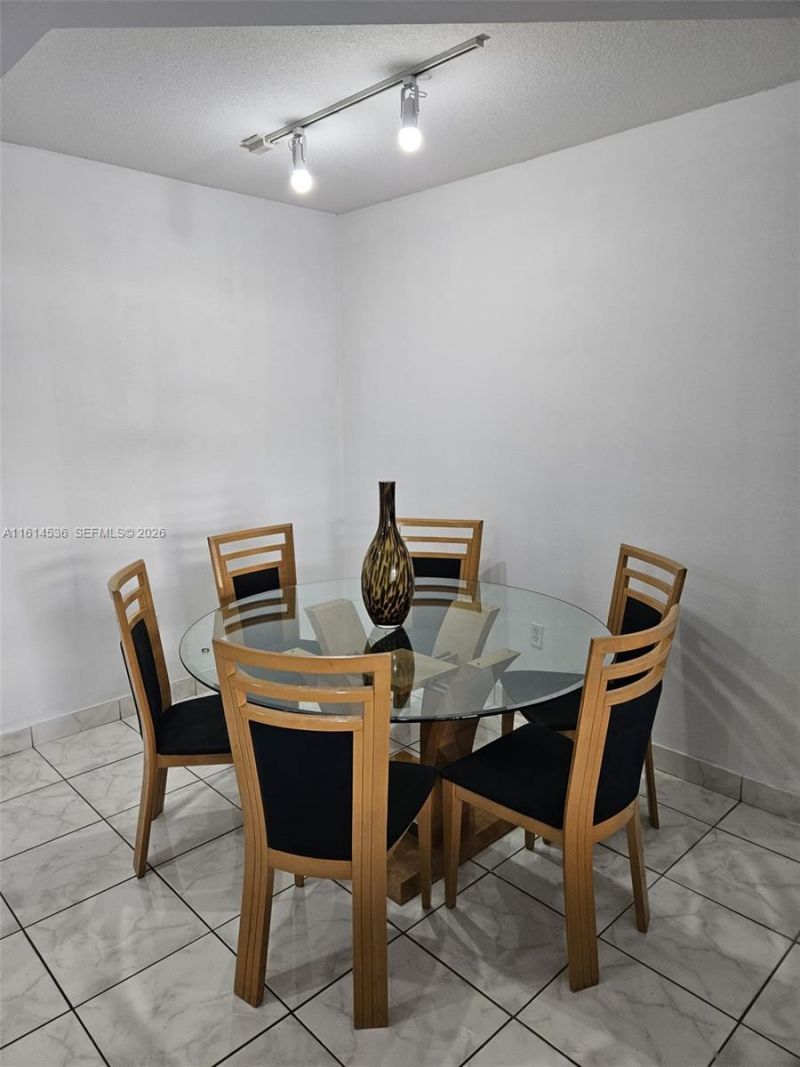 2775 NE Ne 187th St, Unit 323, Aventura, FL 33180 Photo