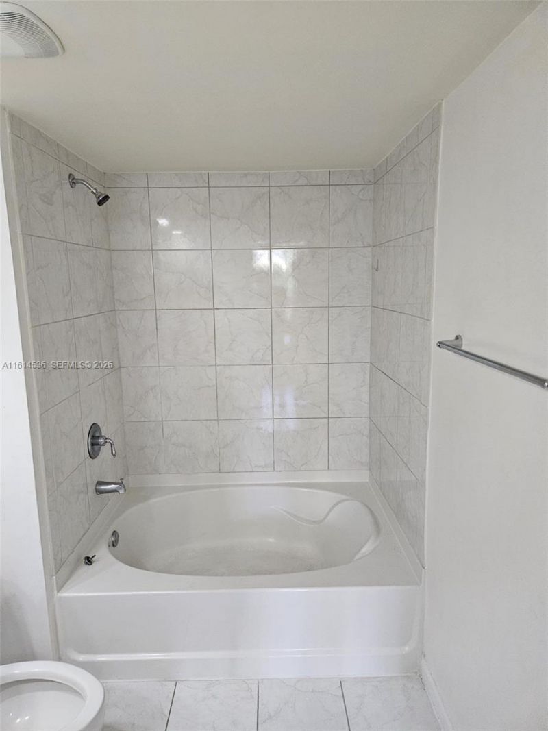 2775 NE Ne 187th St, Unit 323, Aventura, FL 33180 Photo