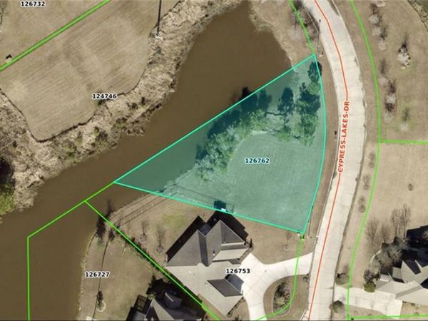 330 CYPRESS LAKES Drive, Slidell, LA 70458