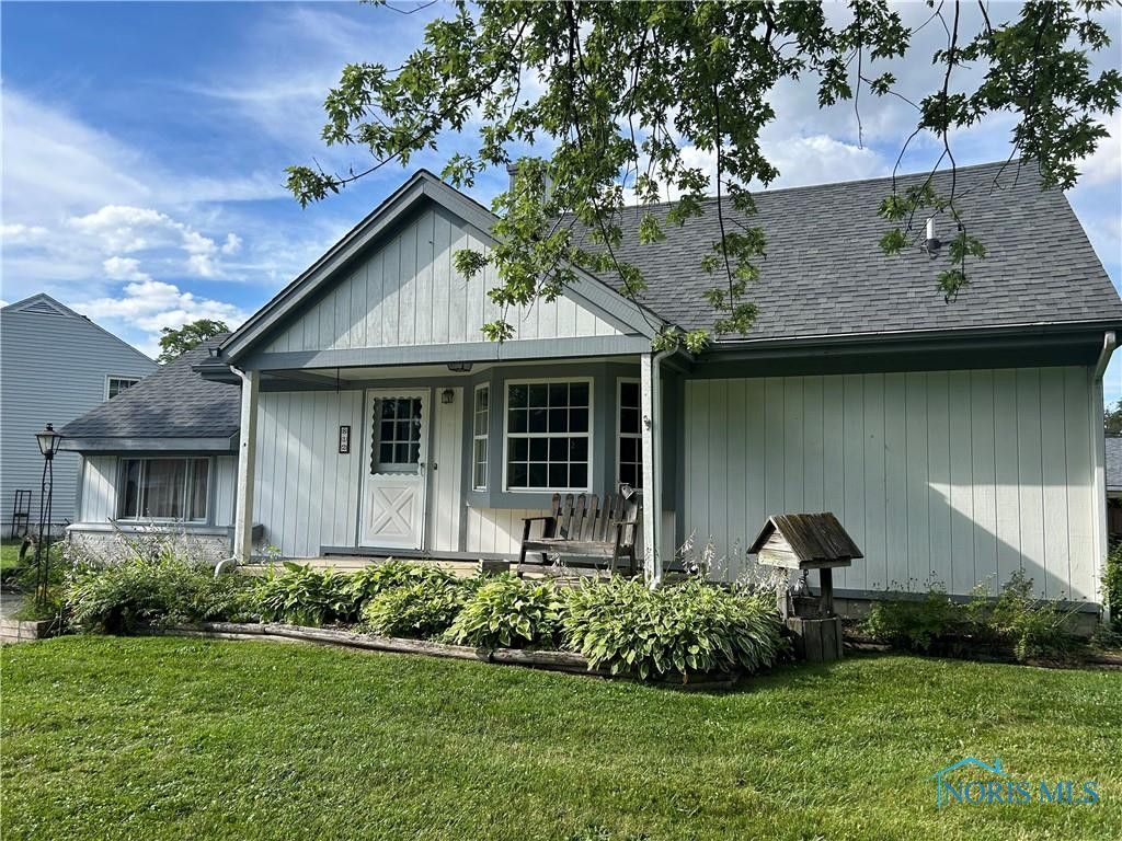 812 Loch Haven, Maumee, OH 43537 Main Photo