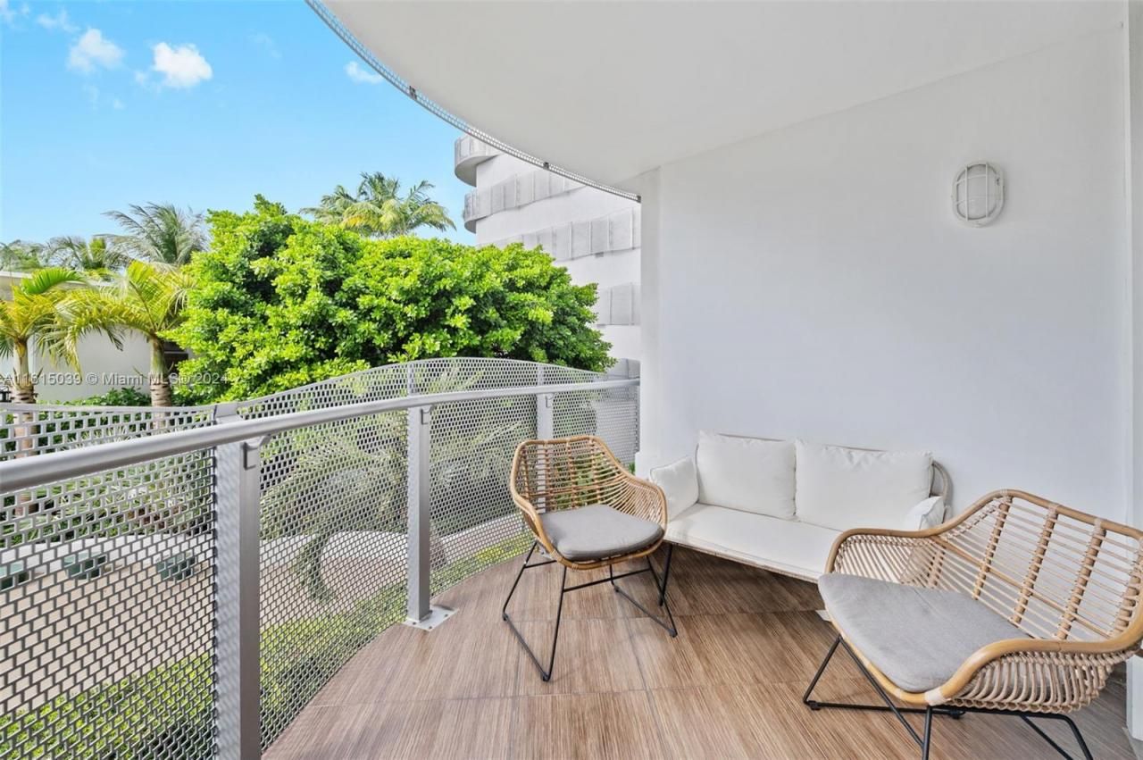 2155 Washington Ct, Unit 206, Miami Beach, FL 33139 Photo