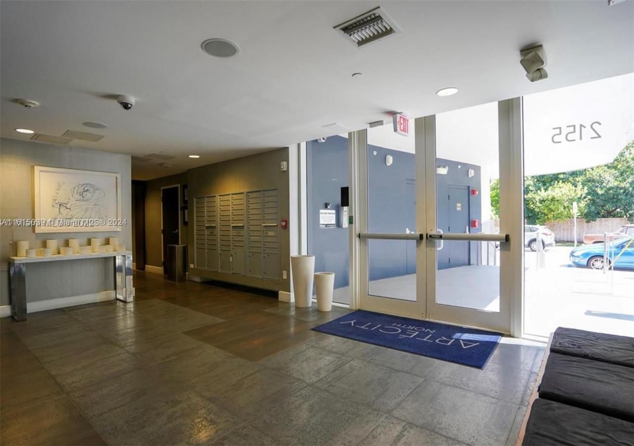 2155 Washington Ct, Unit 206, Miami Beach, FL 33139 Photo