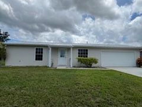 582 Nw La Brea Avenue, Port St. Lucie, FL 34983