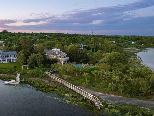 134 Middle Pond Road, Southampton, NY 11968