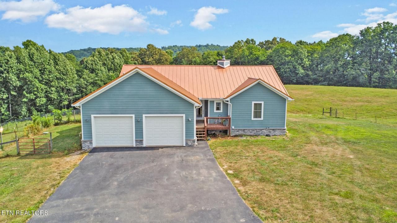 300 Kayser Ranch Rd, Oakdale, TN 37829 Main Photo