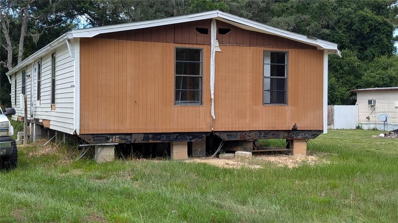 16237 SE 58 Place, Ocklawaha, FL 32179 Main Photo