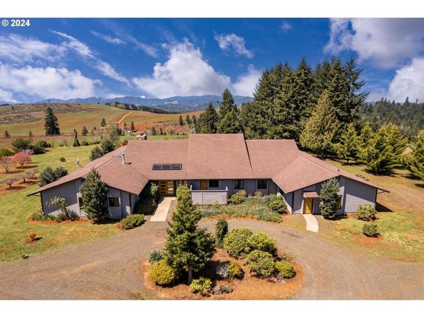 1488 RED HILL RD, Oakland, OR 97462