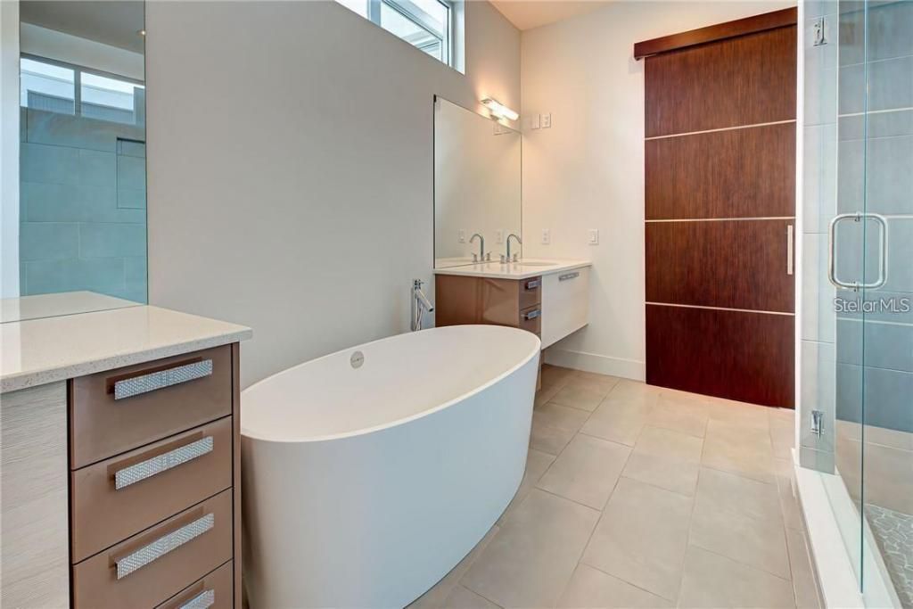 212 Cosmopolitan Court, Sarasota, FL 34236 Photo