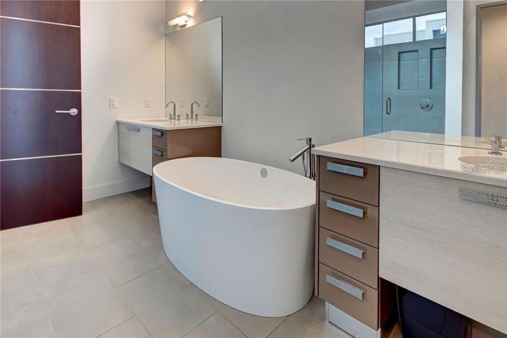 212 Cosmopolitan Court, Sarasota, FL 34236 Photo