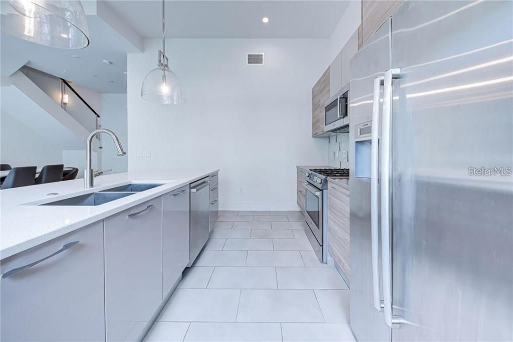 212 Cosmopolitan Court, Sarasota, FL 34236 Photo