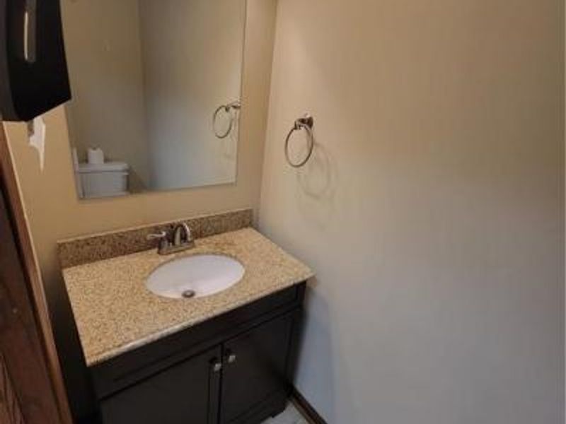 105 5th Street SE, Unit 3, Barberton, OH 44203 Photo 9