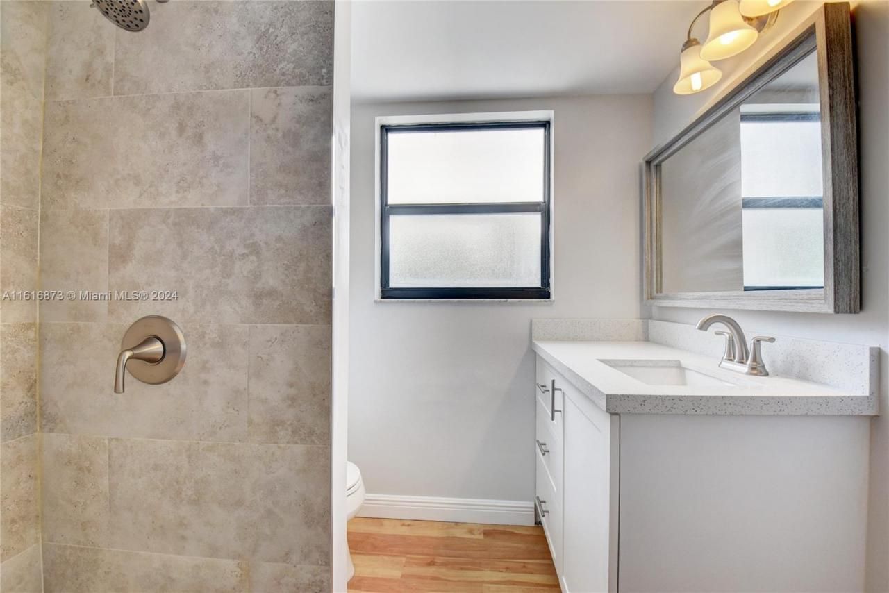 520 Orton Ave, Unit 201, 204,, Fort Lauderdale, FL 33304 Photo