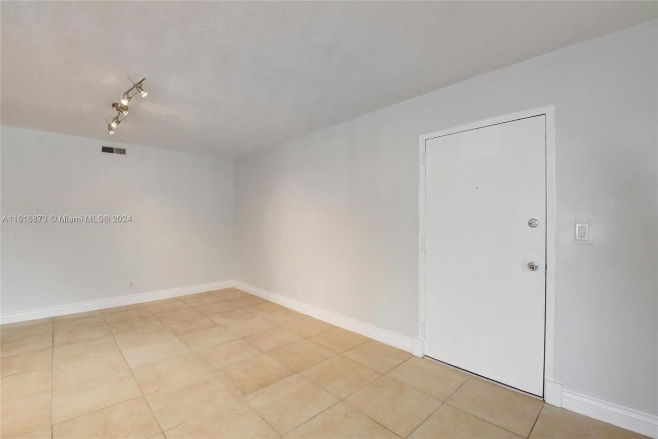 520 Orton Ave, Unit 201, 204,, Fort Lauderdale, FL 33304 Photo