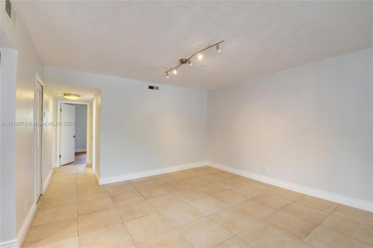 520 Orton Ave, Unit 201, 204,, Fort Lauderdale, FL 33304 Photo