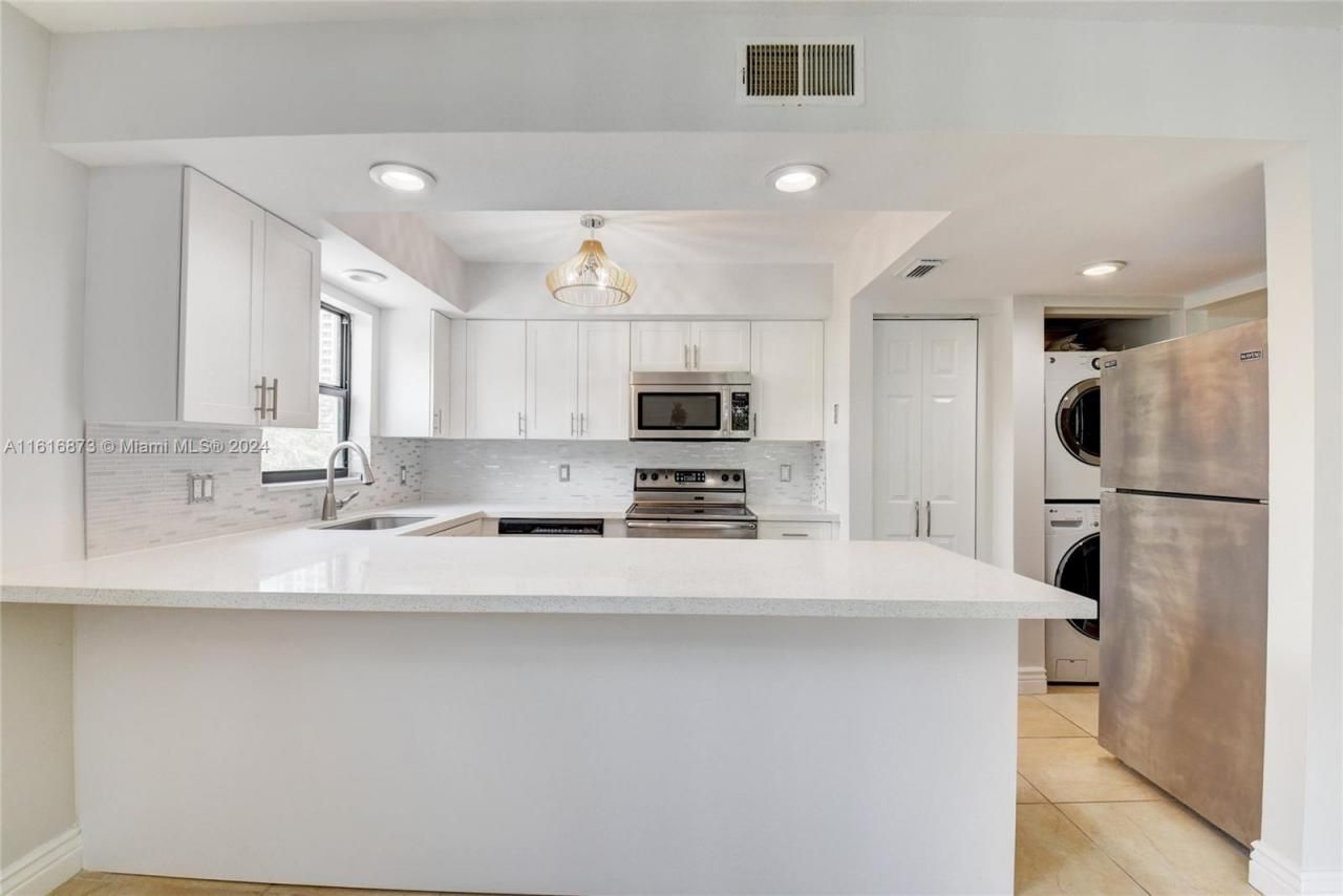 520 Orton Ave, Unit 201, 204,, Fort Lauderdale, FL 33304 Photo